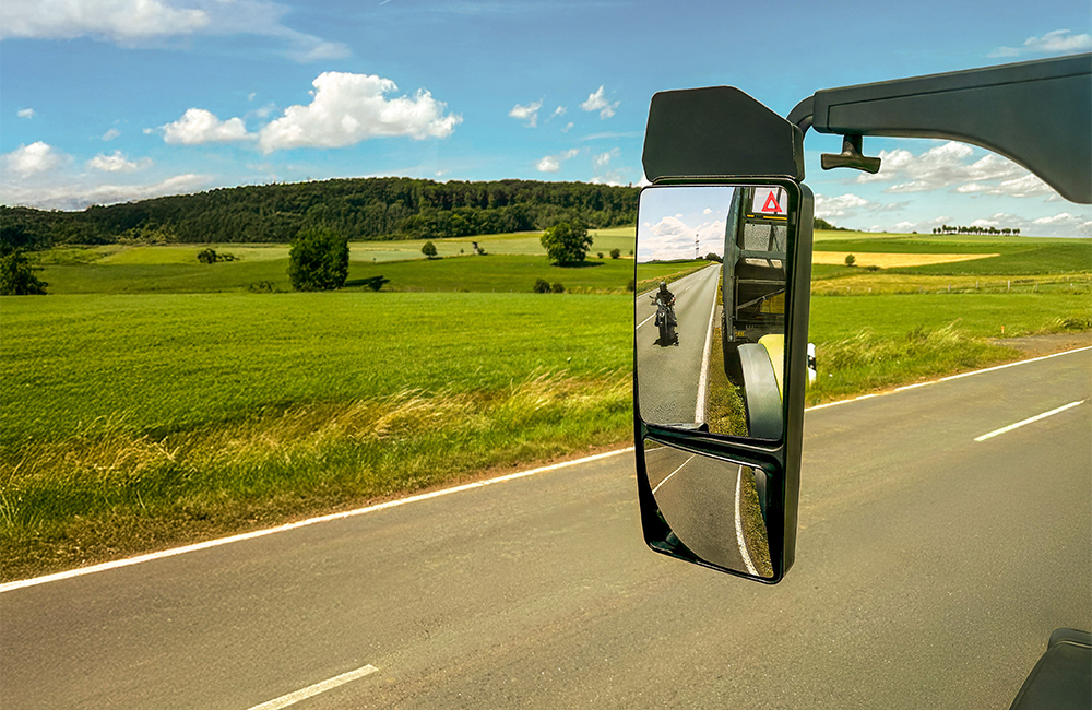 FORVIA HELLA presents the world's first radar-based turning assistant in the agricultural machinery mirror